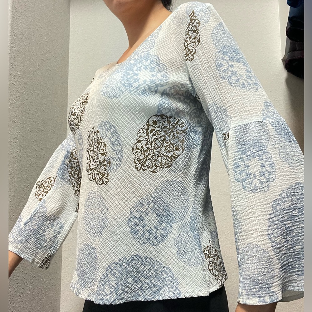 Very cute blouse!